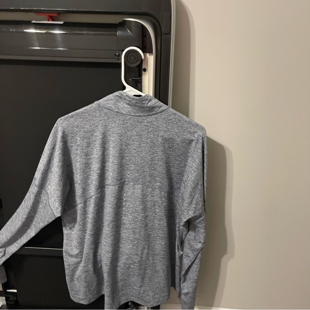 Women’s Nike half zip - Picture 3 of 4